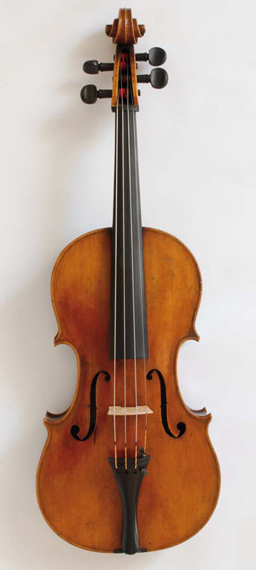 Viola AD, jež je vystavena v Nelahozevsi (E2542, výrobce – B. Lantner, foto Jan Kříženecký