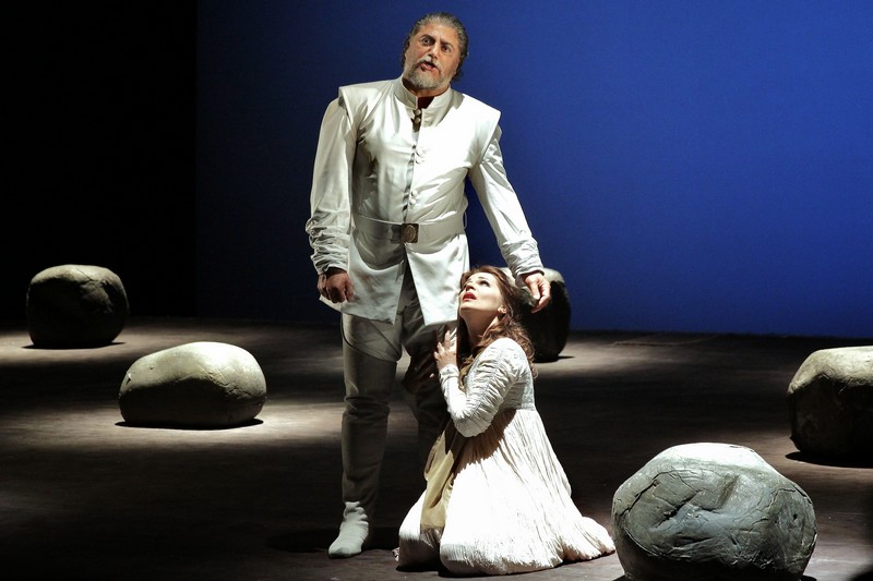 Eva Hornyáková (Desdemona) a José Cura (Otello), foto Hana Smejkalová