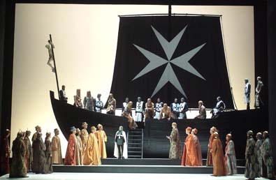 VELKÁ OPERA PŘED VELKOU OPEROU (BENÁTKY)