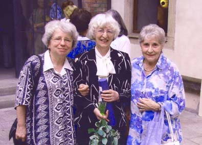Zleva: Eva Štrausová (tajemnice ČHS), Hana Kružíková (sekretářka ČHS), Míla Smetáčková (předsedkyně ČHS)