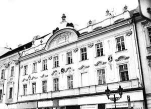 Mahlerovo první pražské bydliště v roce 1885 v Rytířské ulici v Praze v domě U zlatého kola (dnes č. 18-20)