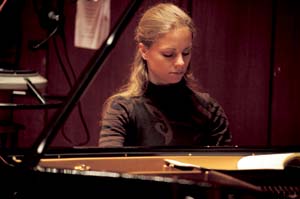 Julia Fischer - Její tón evokuje tající karamel, foto Decca/Uwe Arens, Decca/Magdalena Lepka, Decca/Juli