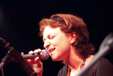 Miriam Bayle - zatraceně opožděný debut, foto Petr Vidomus, Václav Jirásek