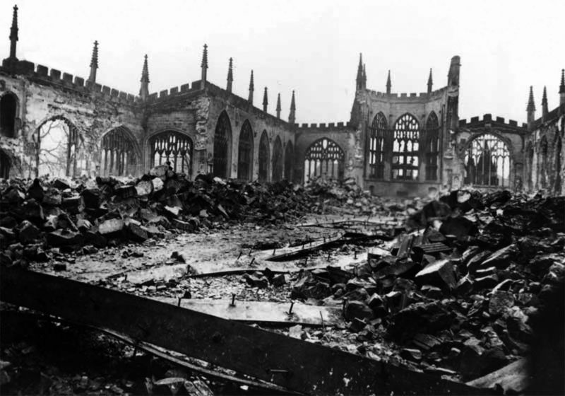 Z trosek povstala architektura a hudba - katedrála v Coventry a Brittenovo Válečné requiem slaví zlaté jubileum