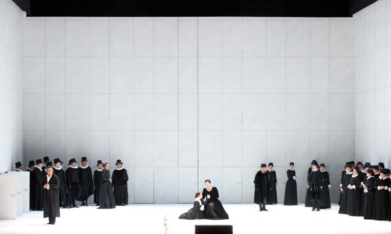 Jevištní konfrontace mezi minulou a současnou epochou, foto Michael Pöhn (Wiener Staatsoper)