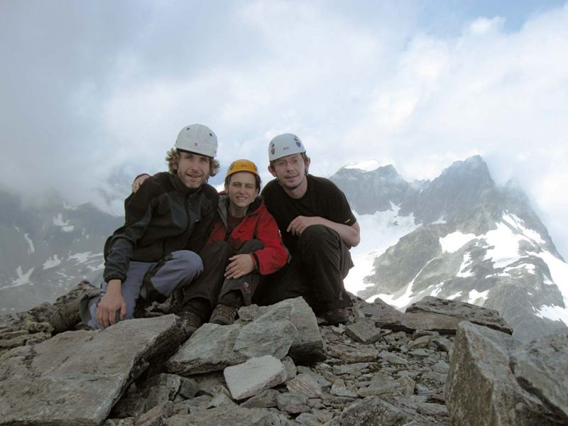 Piz Buin (3 312 m n. m.). Zleva Václav Kapsa, Veronika Hyksová, Václav Luks, foto Michal Adamovský, Xiaohui Shan