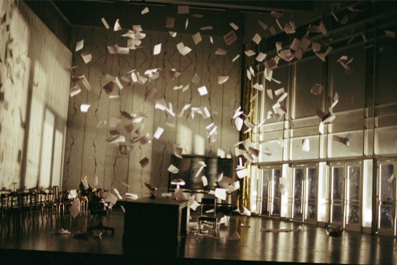 Ilustrační foto, inscenace The Makropulos Case, English National Opera, foto Neil Libbert