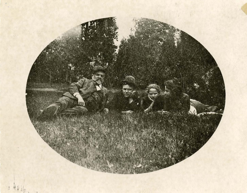 Dvořák s rodinou na Vysoké, foto Muzeum A. Dvořáka (České muzeum hudby)