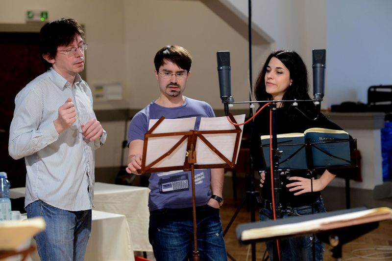Václav Luks, Eric Stoklossa a Hana Blažíková při natáčení Domine Deus ze Mše h moll roku 2013
