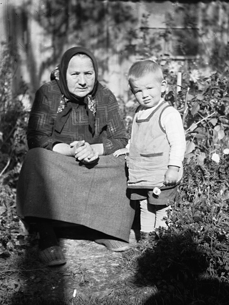 S babičkou Šmahlovou v roce 1933, foto archiv RN