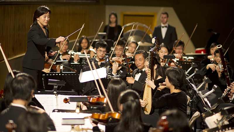 Tradiční čínské hudební nástroje uprostřed západního orchestru, foto ShenYun.com