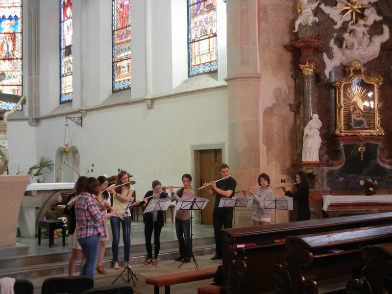 Flétnová třída se připravuje na večerní koncert v kostele sv. Jakuba, foto archiv FČHA