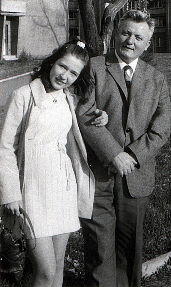 Dana Vlachová s tatínkem Josefem Vlachem, 1971