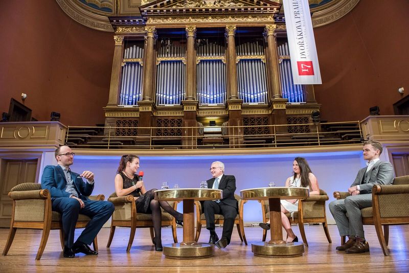 Pavel Svoboda, Olga Šroubková, Jiří Vejvoda, Kateřina Javůrková a Petr Nekoranec, foto Petra Hajská