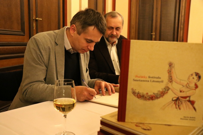 Autogramiáda knihy Počátky festivalu Smetanova Litomyšl, foto SL