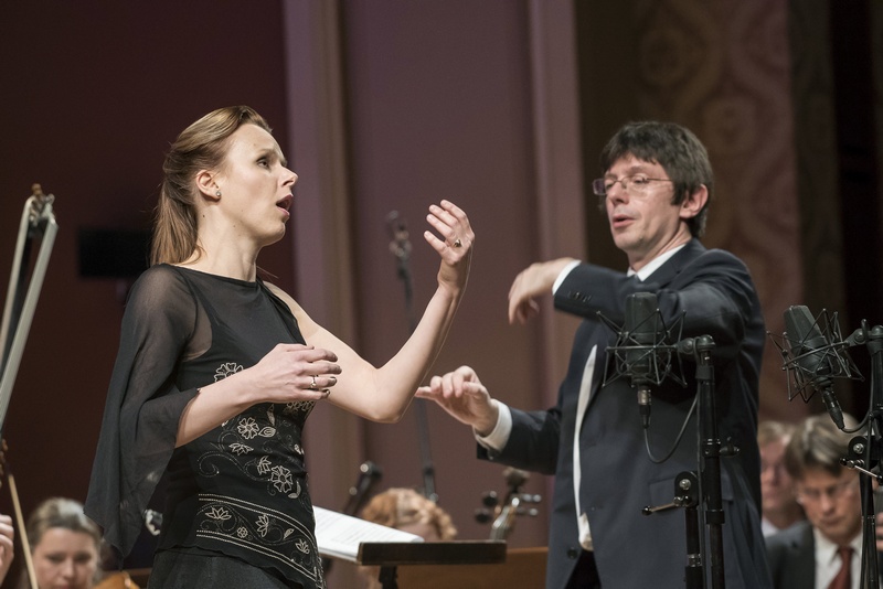Alena Hellerová s dirigentem Václavem Luksem, foto archiv/Petra Hajská