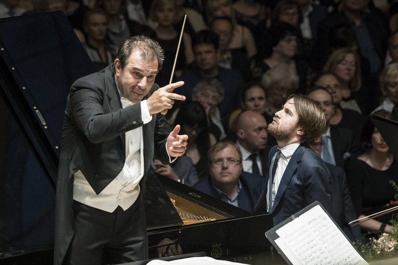 Daniele Gatti a Daniil Trifonov, foto Petra Hajská