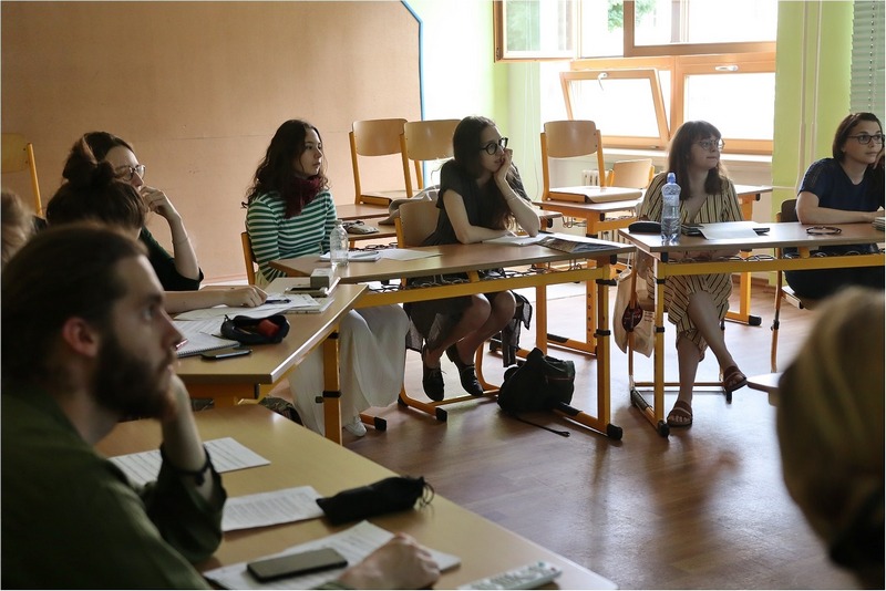 Studenti hudební vědy z Prahy, Curychu a Heidelbergu při semináři v rámci Mezinárodní letní školy staré hudby ve Valticích 2019, foto Renata Hasilová