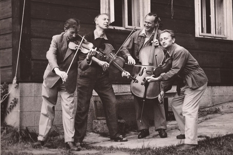 Kvarteto na prvním pracovním soustředění v Jizerských horách (1956), foto archiv Břetislava Novotného (novotny-bretislav.com)