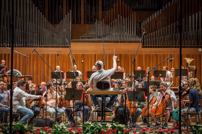 Záhřebská filharmonie během natáčení alba CeCe Winans, foto Marko Pletikosa