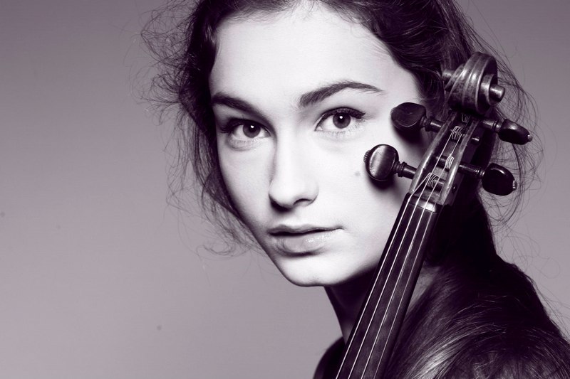 Eva Zavaro