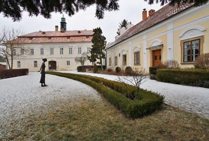 , foto Zámek Liteň