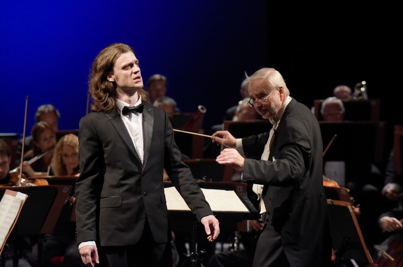 Ukrajinský basista Andrii Kharlamov, absolutní vítěz loňského ročníku, foto DJKT