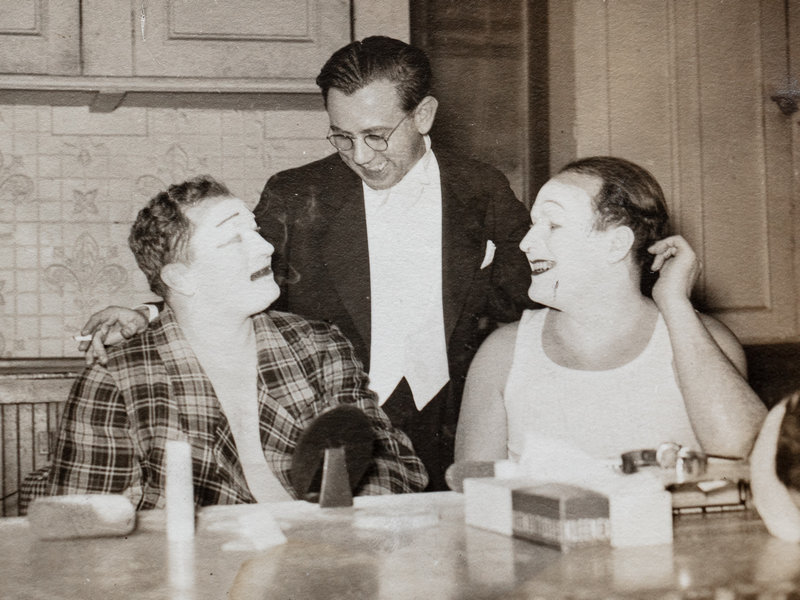 V šatně Modré sokolovny v New Yorku před jedním z prvních vystoupení pro české krajany v roce 1939.