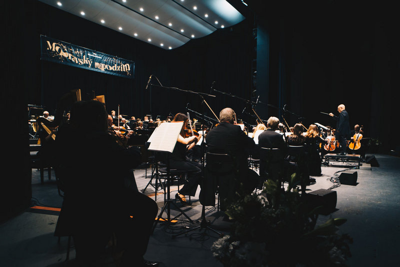 Filharmonie Brno, Dennis Russell Davies, foto Vojtěch Kába