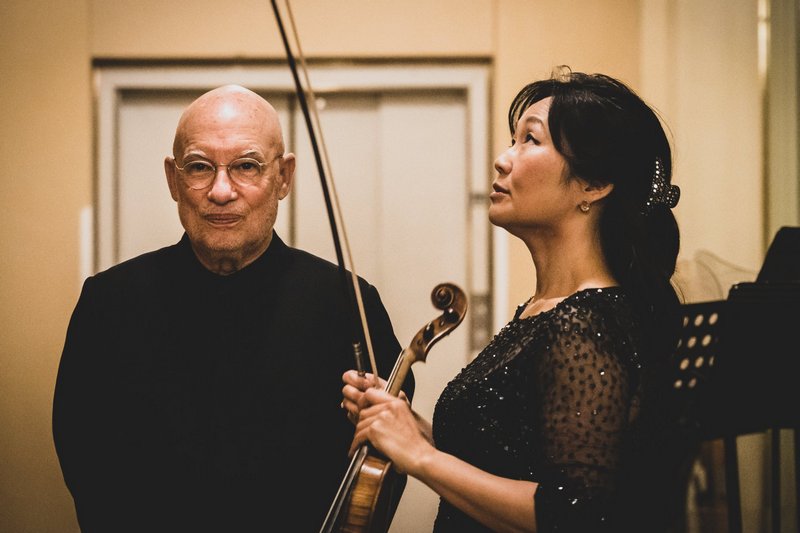 Dennis Russell Davies a Yumi Hwang-Williams, foto Filharmonie Brno