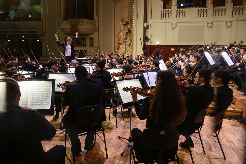 West-Eastern Divan Orchestra, Thomas Guggeis, foto Petra Hajská