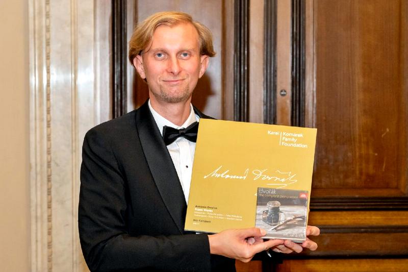 Ivo Kahánek s nahrávkou Dvořákova souborného klavírního díla, foto Petr Dyrc
