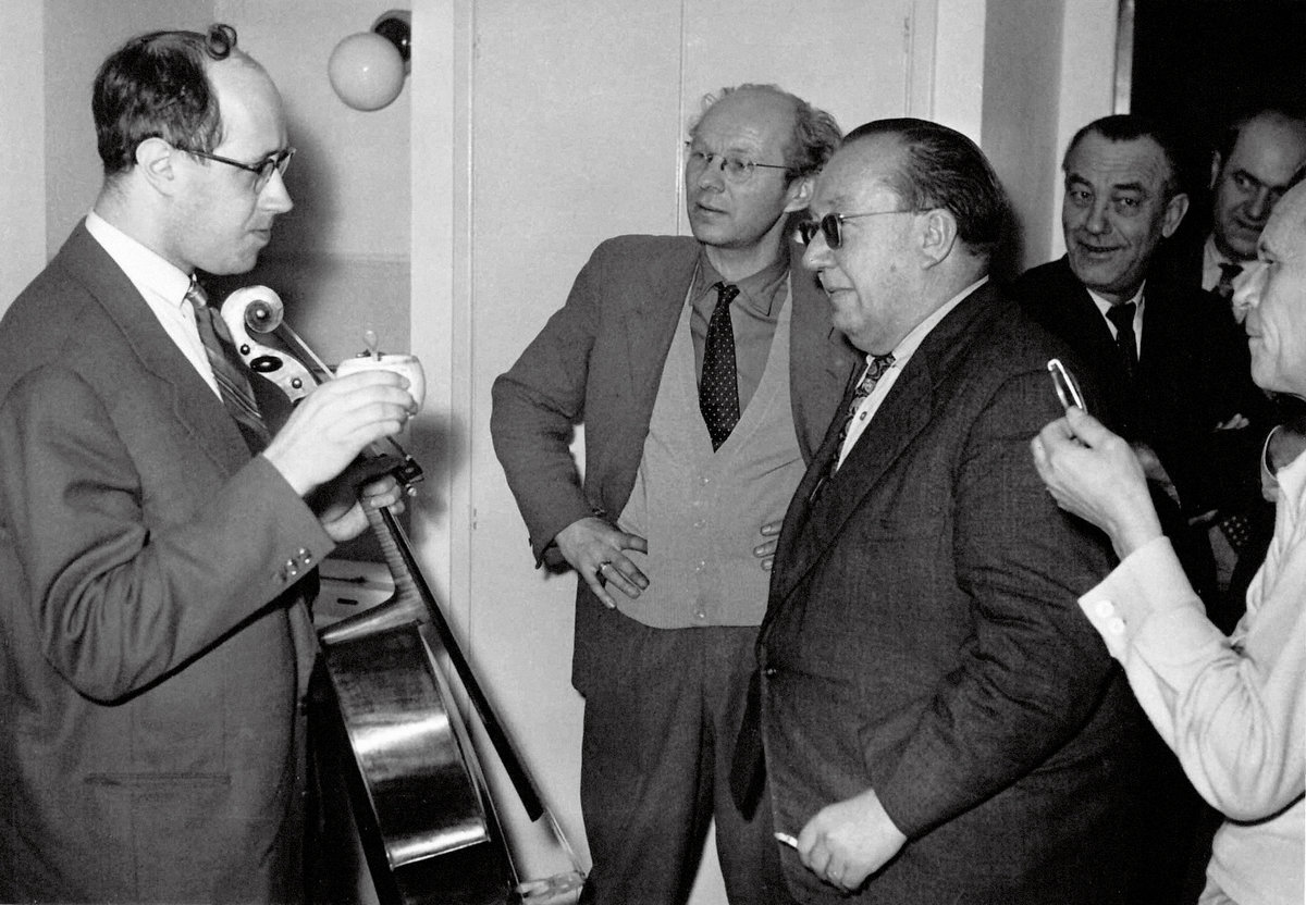 Mstislav Rostropovič, M. Šmíd a členové PRO, prosinec 1957 (zcela vlevo A. Deváty)