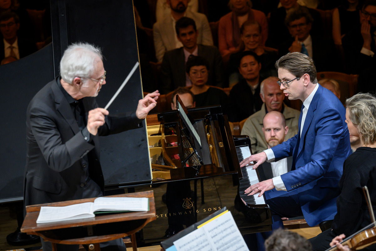 John Adams, Víkingur Ólafsson, foto Petra Hajská