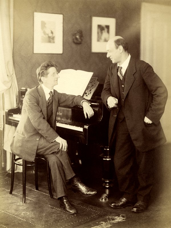 Společný portrét Alexandra Zemlinského a Arnolda Schönberga z Prahy z roku 1917