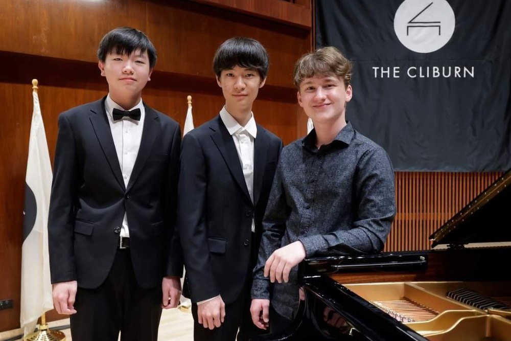 Yifan Wu (14 let, Čína) - 2. cena; Seokyoung Hong (15 let, J. Korea) - 1. cena; Jan Schulmeister (16 let, ČR) - 3. cena