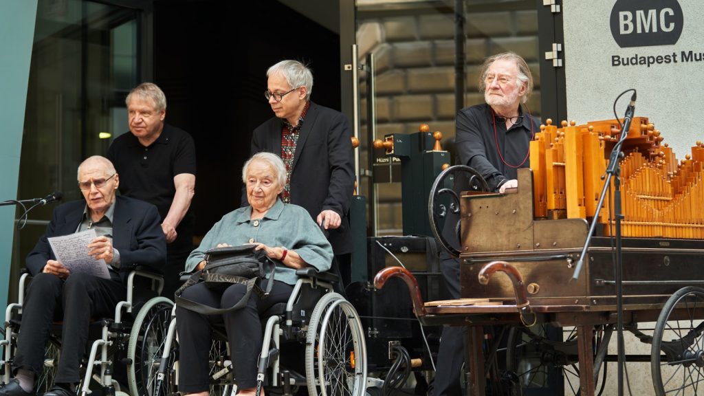 György Kurtág, Sr. a Jr., Vera Ligeti, Lukas Ligeti, a flašinetista Pierre Charial, foto Hrotkó Bálint, BMC