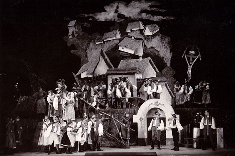Opera Maryša Emila Františka Buriana měla svou světovou premiéru v brněnském Divadle Na hradbách roku 1940. Na snímku působivá scénografie Zdeňka Rossmanna., foto archiv NdB