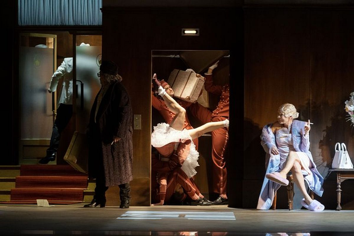 Věc Makropulos (Staatsoper Berlin), foto Monika Rittershaus